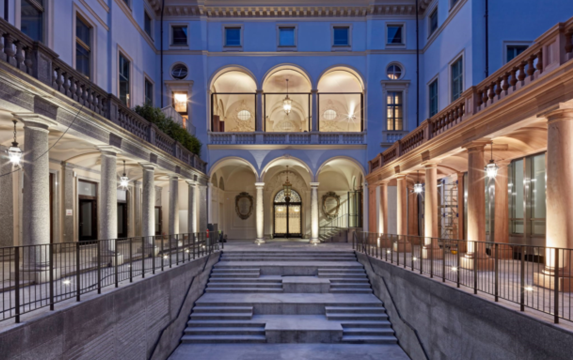 Gallerie d'Italia a Torino è un progetto di architettura e interni in cui AMDL Circle ha progettato uno spazio culturale ipogeo, trasformando le sale precedentemente legate all’attività bancaria (archivi, caveau, sale meeting) in spazi dedicati alla cultura.